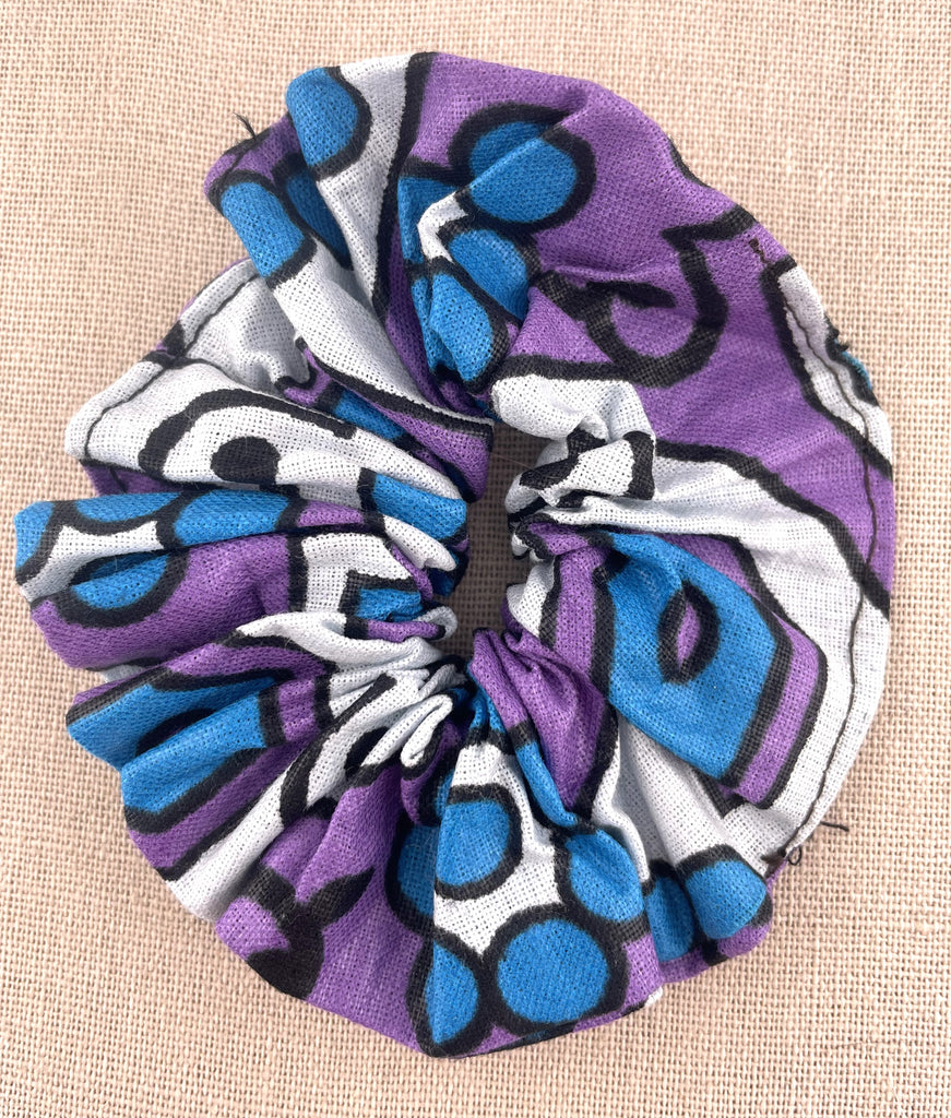 Kanga Fabric Scrunchy in Lavender/Blue/White